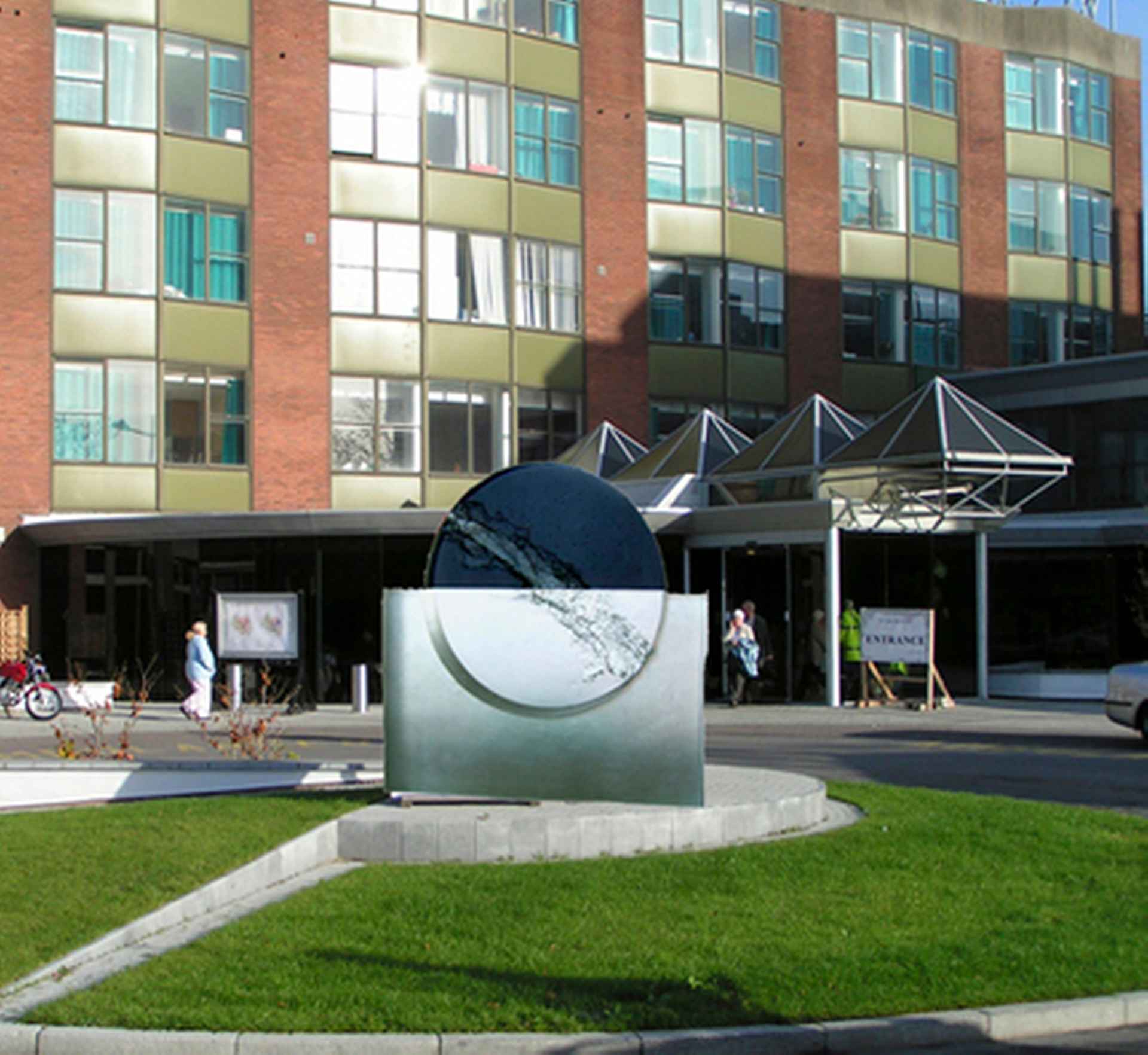 Glass sculpture proposal for outdoor roundabout by The Christie, Manchester